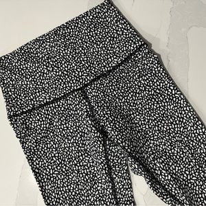 NEW Lululemon Crop Leggings - Size 6